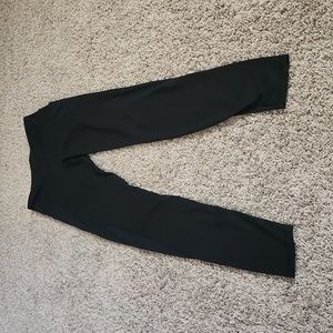 Old Navy Active Elevate Legging with side Pockets and Mesh Panels